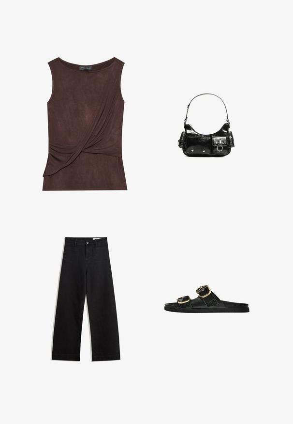 Brązowy bezrękawnik z lekkiego materiału, charakteryzujący się drapowanym fasonem i bocznym akcentem, z okrągłym dekoltem i subtelną fakturą.; Czarne dżinsowe spodnie o szerokich nogawkach i wysokim stanie, z przednimi i tylnymi kieszeniami, przeszyciami oraz zapięciem na guziki. Gładka struktura.; Czarne klapki z dwoma złotymi klamrami, gładki materiał, płaska podeszwa i minimalistyczny design.; Czarna torebka z lakierowanej skóry o zaokrąglonym kształcie, z jednym paskiem na ramię, przednimi kieszeniami i akcentami w kolorze srebrnym.