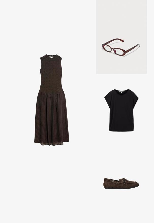 TOM TAILOR DENIM FLUENT TEE - Camiseta básica - deep black; Vestido midi sin mangas de color marrón oscuro con un torso ajustado texturizado y una falda de cuadros fruncida sobre un fondo blanco.; Zapato mocasín de ante marrón con punta redondeada, detalle de cordones y ojales de metal. Suela plana, textura suave y diseño sencillo.; Gafas de sol rojas en forma ovalada con lentes transparentes y elegantes montura marrón. El diseño presenta curvas sutiles y un hardware mínimo.; Bufanda plateada hecha de una tela suave y texturizada. Presenta un centro anudado y extremos alargados y cónicos con un ligero brillo.; Bolso de piel negra en forma de cubo con cierre de cordón, que cuenta con un logo en relieve, asas ajustables y un acabado suave. Detalles en dorado.