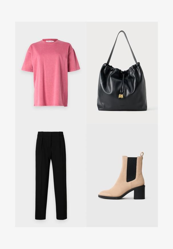 T-maica kratkih rukava, prevelikih dimenzija, v bledi roza barvi iz bombaža, z okroglo ovratnico, sproščenim krojem in diskretnimi šivi ob robu.; Črne krojene hlače s ravnim krojem, z nabranim sprednjim delom, zasnovane iz sijočega materiala in srednjim pasom. Brez vidnih žepov ali kovinskih detajlov.; Bež ankel škorenj z blok peto, z črnim elastičnim delom in zankico na hrbtni strani. Gladka tekstura in zaobljen dizajn nosu.; Črna usnjena torba s vrvico z gladko teksturo, nabranim vrhom in subtilno zlatasko strojno opremo. Ima eno robustno naramnico in vtisnjen logotip.