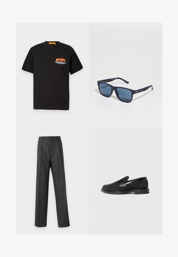 Černé bavlněné tričko s krátkým rukávem, na přední straně s oranžovým a bílým grafickým textovým designem. Kulatý výstřih, volný střih.; Šedé kalhoty na míru vyrobené z texturované tkaniny, s dvěma předními záhyby a rovnými nohavicemi. Bez viditelných kapes nebo ozdob.; Černé pletené nazouvací boty s hladkým koženým akcentem na svršku, kulatou špičkou a nízkoprofilovou gumovou podrážkou.; Modré obdélníkové sluneční brýle s tmavými skly, matně námořnický rám, detail loga na spánkové části, rovné nožičky a hladký, solidní povrch.