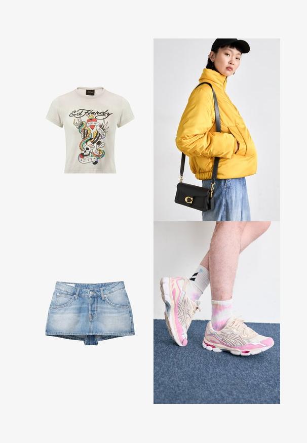 Krátký rukáv, světle šedé bavlněné tričko s barevným potiskem ve stylu tetování, který zobrazuje lebku, orla a hady, s nápisy "Ed Hardy" a "New York City."; Džínové šortky světle modré barvy s vybledlým vzhledem. Obsahuje pět kapes a zapínání na předním knoflíku. Klasický střih se rovním lemem.; Beige a růžové sportovní tenisky se stříbrnými akcenty, síťovanými vrstvami a robustní podrážkou. Na nohou jsou barevné, batikované ponožky.; Žlutá vyteplená bunda s vysokým límcem a přední kapsou, doplněná černou kabelkou přes rameno se zlatými detaily. K tomu casual džíny.