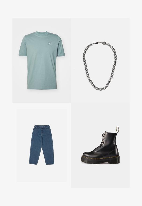 Světle modré, bavlněné tričko s kulatým výstřihem a krátkými rukávy; má malé výšivkové logo na levé straně hrudi.; Modré džíny z denimu s volným střihem, vysokým pasem, pěticí kapsami a akcenty prošití. Mají zapínání na knoflík a zip.; Černé kožené kotníkové boty na šněrování s mohutnou černou podrážkou a žlutým prošíváním. Mají poutko na zadní straně a kulaté kovové očko.; Kovový řetízek na krk s podlouhlými články v tmavé gunmetal barvě. Obsahuje geometrický akcent a zapínání s brandeovým detailem.