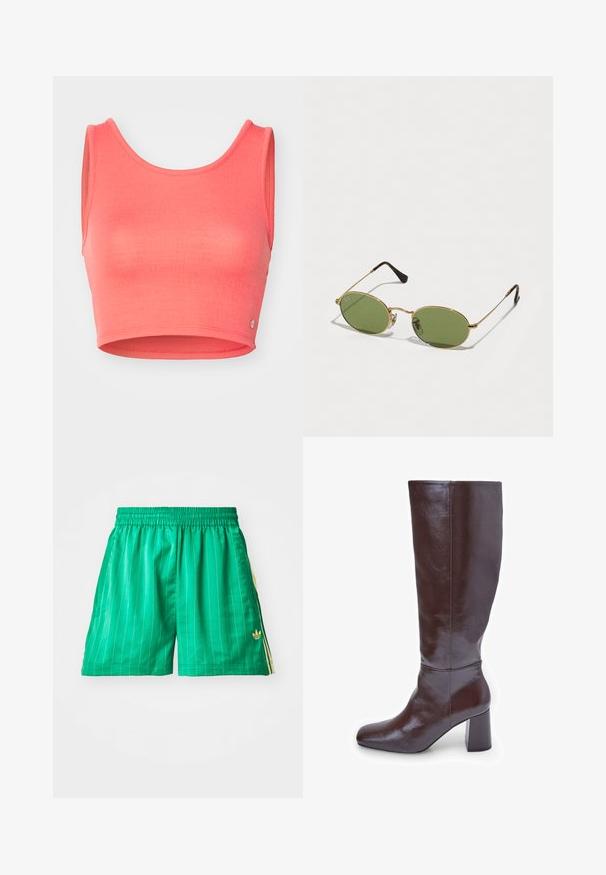 Różowy, krótkie top w formie tank topu, wykonany z teksturowanej tkaniny. Posiada okrągły dekolt oraz szerokie otwory na ramiona, z małym akcentem logo na dolnym brzegu.; Zielone spodenki sportowe z białymi pionowymi paskami, elastycznym pasem i żółtymi akcentami po bokach. Na dolnym lewym boku znajduje się małe złote logo.; Brązowe skórzane kozaki do kolan z kwadratowym noskiem i grubym obcasem. Wykończenie jest błyszczące, podkreślające gładką fakturę i linie wzornicze.; Owalne okulary przeciwsłoneczne z zielonymi szkłami, złotą metalową oprawką i ciemnobrązowymi plastikowymi końcówkami. Lekkie, z widocznym logo Ray-Ban na jednym z soczewek.