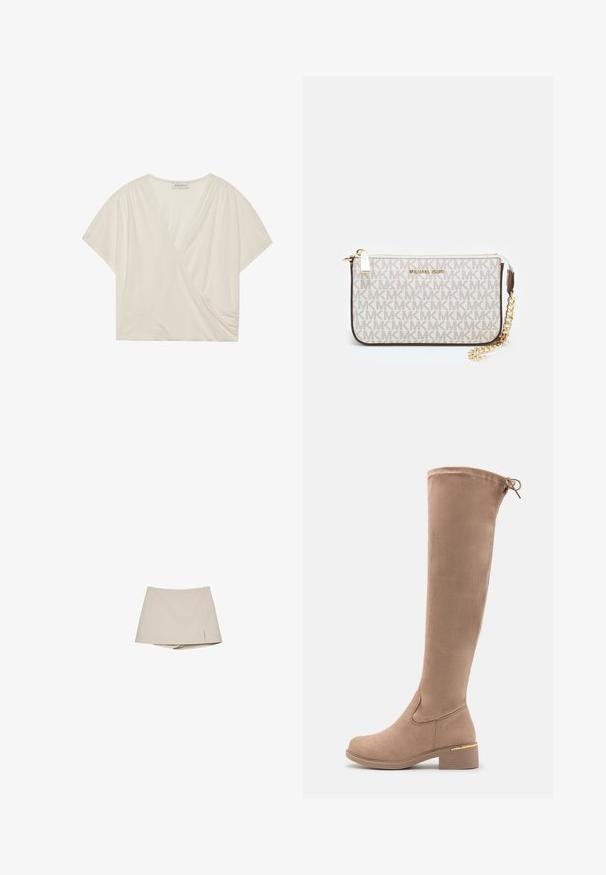 Cremefarvet omslagstop med korte ærmer, lavet af blødt stof. Har en V-halsudskæring og sidefrynse-detalje for en flatterende pasform.; Beige kvinders skorts med en let frontslids og tilknyttede shorts nedenunder, vist på en hvid baggrund.; Knæhøje beige ruskindsstøvler med rund tå, blokhæl og subtil guldaccents på Hælen. Glat tekstur med en tætsiddende design.; Michael Kors håndleddstropp i beige belagt lær med et gentaget MK-logo mønster, guld hardware og en aftagelig kædestrop.