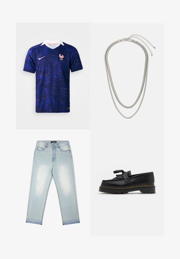 Mörkblå fotbollströja med strukturerad design, vit krage och orange hönsemblem. Har Nike-logotypen och kontrasterande färger.; Pegador BARROW - Löst sittande jeans - sand washed blue; Svart läderloafer med en tofsdetalj, med en kraftig svart sula och gul söm längs kanten. Strukturerad yta.; Tre-lager silvermetallhalsband med eleganta, flexibla kedjor med en svag glans, säkrad med ett kräftklämma och justerbar kedja.
