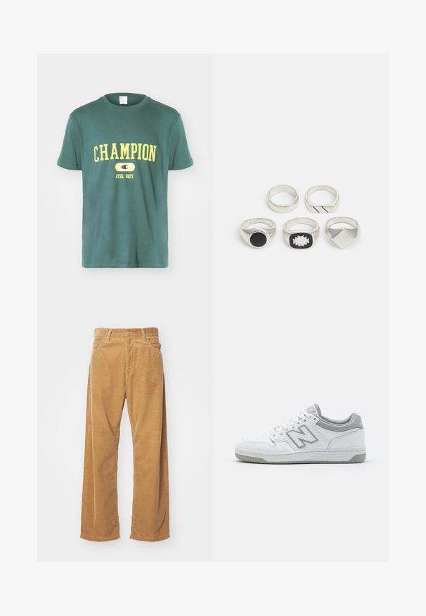 Zielona bawełniana koszulka t-shirt z krótkim rękawem, z napisem "CHAMPION" w kolorze żółtym oraz "ATHL. DEPT." poniżej w centralnym graficznym wzorze.; Spodnie z szerokimi nogawkami z kordurowego materiału w kolorze tan. Cechują się teksturowanymi, pionowymi prążkami, standardowym pasem i dwiema przednimi kieszeniami.; Białe skórzane sneakersy z szarymi akcentami, charakteryzujące się perforowaną częścią palcową, płaskimi sznurowadłami oraz wzorzystą podeszwą. Logo New Balance po boku.; Pięć srebrnych pierścionków: jeden z czarnym okrągłym detalem, jeden z białym i czarnym geometrycznym wzorem, a pozostałe o różnych kształtach i wykończeniach.
