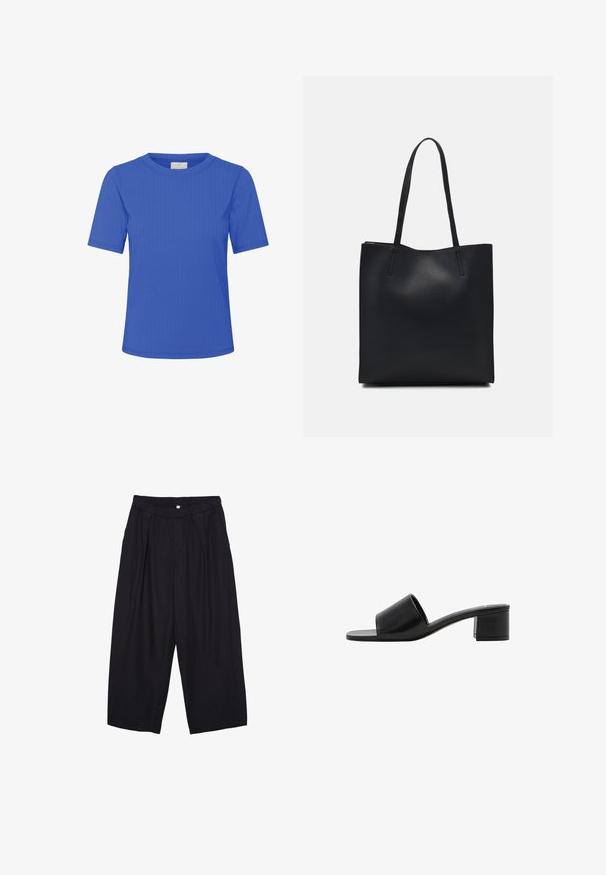 Kaffe SAMANTHA - T-shirt - bas - surf the web cc; Svarta polyester culottbyxor med elastisk midja, två framfickor och en lös silhuett. Inga synliga mönster eller hårdvarudetaljer.; Svart läder öppen-toe slide sandal med ett brett band och en solid klack. Har en slät yta och minimalistisk design.; Svart lädertoffelväska med slät textur, rektangulär form och två långa handtag. Ingen synlig hårdvara eller dekorationer.