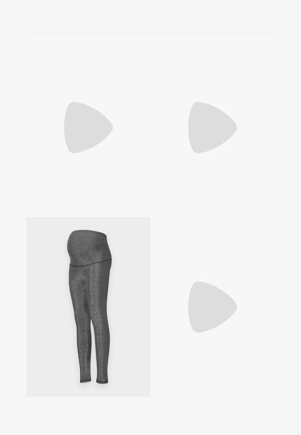 Menta zöld bordázott kismama póló rövid ujjakkal, kerek nyakkivágással és ívelt alsó résszel, a kényelem érdekében terhesség alatt.; Terhességi leggings rugalmas, fényes fekete anyagból. Magas derék a kényelem érdekében, karcsú fazon a lábakon, sima textúrával.; Fehér sportcipő sima szintetikus felsőrésszel, perforált lábujjrész, lapos fűzőkkel és texturált talppal, fából készült felületen kihelyezve.; Zöld, szőtt bőr táska ívelt fogantyúval és cipzáras záródással. Jellemzője a texturált, mintás felület és a puha, laza forma.