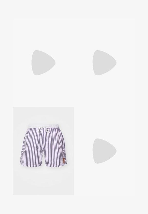 Valge puuvillane t-särk, mille esiküljel on kollane graafiline disain. Ümmargune kaelus, lühikesed varrukad ja mugav lõige. Sile tekstuur.; Meeste ujumispüksid valgetes toonides, millel on vertikaalsed lillad triibud, elastne vöökoht koos kinnitussüsteemiga ja vasakule küljele brodüüritud väike oranž logo.; Kergelt roosa ja valge pealsega sneaker, tekstureeritud seemisnahkpaneelidega, pehmendatud kraega ja nähtava õhku üksusega kontsas. Kreemika värvusega tald.; Hõbedast kõrvarõngaste komplekt: kaks ovaalset kinnitust ja kaks poolkuu kujulist rippuvat kõrvarõngast, millel on läikiv ja sujuv viimistlus ning ümar disain.