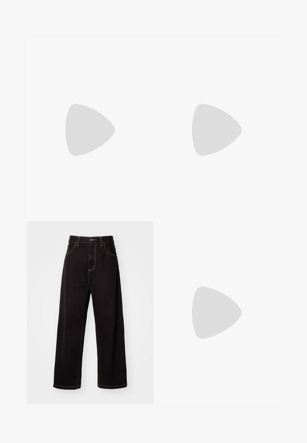T-shirt din bumbac maro cu mâneci scurte, decolteu rotund și un mic logo pe piept. Textură netedă și croială dreaptă.; Pantaloni din denim negri cu picioare largi, cusături contrastante, design cu cinci buzunare și închidere frontală cu buton. Textură netedă și material rezistent.; Adidași albaștri din piele cu accente perforate, trei dungi metalice și un panou lateral texturat. Purtați cu șosete albe cu dungi albastre.; Geantă de umăr neagră, cu un compartiment principal cu fermoar, buzunar frontal, curea ajustabilă și un logo vizibil pe capac.