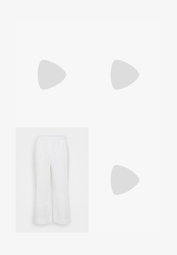 Hellblaues Baumwoll-T-Shirt mit Rundhalsausschnitt, kurzen Ärmeln und weißem Aufdruck "New York Tommy Hilfiger" auf der Vorderseite. Einfaches Design.; Weiße, weit geschnittene Hose aus leichtem Material. Verfügt über einen elastischen Bund und Seitentaschen, mit einer glatten, matten Textur.; Weiße und hellgrüne New Balance Sportsneaker aus Netzstoff, mit beigem Sohlenprofil und schwarzem Profil, seitlich auf einem schlichten Hintergrund dargestellt.; Silberne Creolen mit einer glatten, polierten Oberfläche. Runder Form und sicherem Klickverschluss. Leichtes Design, geeignet für den täglichen Gebrauch.