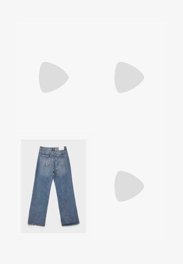 Endless ESSENTIAL - Débardeur - deep fucsia; Jean en denim bleu clair avec une coupe ample et jambes larges. Deux poches arrière, texture délavée et une étiquette à la taille à l'arrière.; Baskets de course avec une tige en mesh blanc respirant, des accents argentés, des lacets gris et une semelle en caoutchouc noir durable. Design léger et rembourré.; Sac en toile beige avec une forme triangulaire unique, de larges bretelles et des détails de couture visibles pour plus de structure.