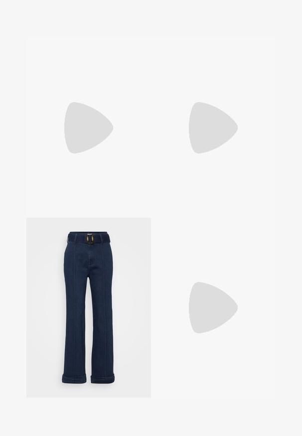 Biely tričko s námorníckymi horizontálnymi pruhmi, okrúhlym výstrihom, krátkymi rukávmi a vyšitým nápisom "Tommy Hilfiger" na prednej strane.; Tmavomodré deninové nohavice s širokým strihom, ktoré sú vybavené opaskom s veľkou kovovou prackou a viditeľnými švovými detailmi.; Lodičky so slingback v leopardom vzore s ostrou špičkou a priehľadným blokovým podpätkom. Vyrobené z lesklého materiálu s hladkou textúrou.; Čierne nadrozmerné slnečné okuliare s geometrickým vzorom, obdĺžnikové šošovky a lesklý povrch. Na prednej strane nie sú viditeľné žiadne značky.