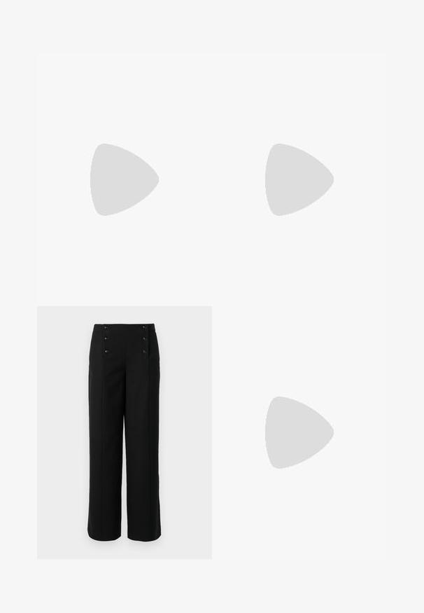 AVAVAV PRINTED  - Marškinėliai su spaudiniu - purple; Juodos plačios kojų kelnės, pagamintos iš lygaus audinio, su aukštu liemeniu ir penkiomis priekinėmis sagomis užsegimui. Iš elegantiško, pritaikyto dizaino.; Juodų odinių baletinių batelių su smailiu nosiu, su užrišamu dirželiu su apvalia metaline sagtimi ir plokščiu padu.; Juoda odinė rankinė su kreivų kiauto formos dizainu, turinti vieną dirželį ir užtrauktuko uždarymą. Lygi tekstūra su siūlių akcentais.