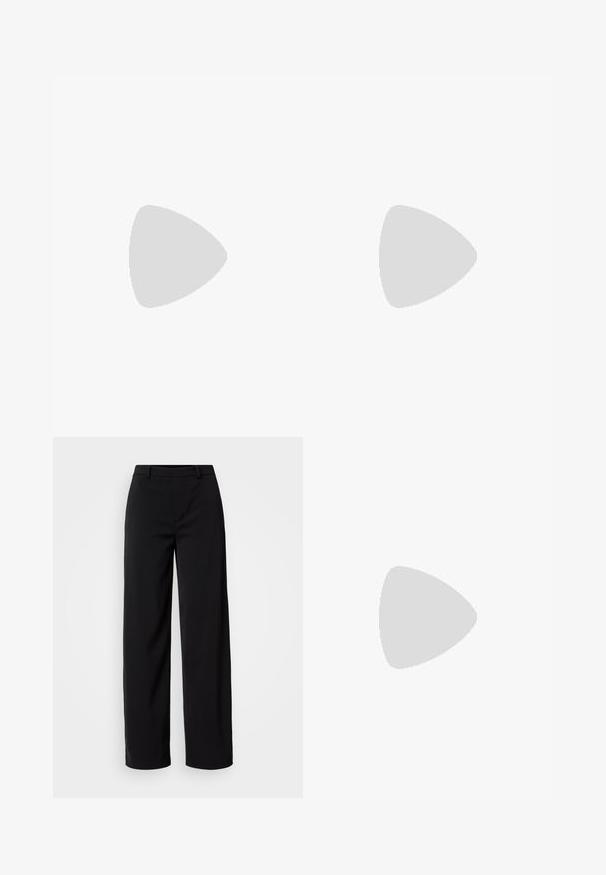 T-shirt marrone aderente realizzato in morbido cotone, con maniche corte e lati arricciati per un aspetto texturizzato. Collo rotondo.; Pantaloni neri a gamba larga realizzati in tessuto morbido, con una vita classica e una silhouette sagomata, dotati di tasche frontali.; Sandal con tacco alto nero con dettagli frangiati, cinturino alla caviglia con hardware dorato, punta quadrata piatta e due cinture incrociate sulla tomaia.; Borsa a tracolla in pelle nera con design a cima arricciata, dotata di due manici corti e di una lunga tracolla regolabile. Texture liscia, forma arrotondata.