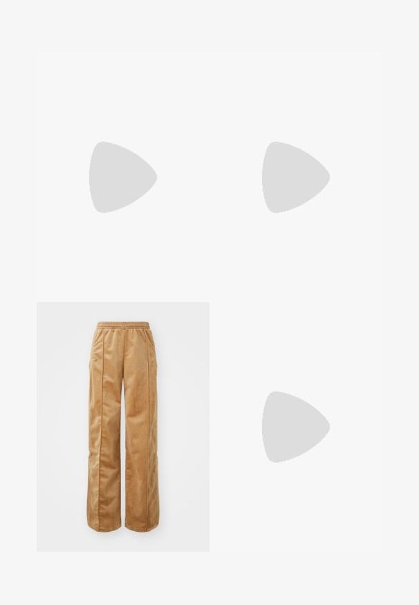 Top roșu fără mâneci, cu decolteu pătrat, cu textură plisată pe lateral, realizat dintr-un material elastic pentru o siluetă ajustată.; Pantaloni largi de culoare bej, realizati dintr-un material moale si catifelat. Dispun de un tiv elastic și cusături verticale pe față pentru un detaliu adăugat.; Adidași crem și lavandă cu trei dungi și o talpă texturată maro, având șireturi și un călcâi căptușit. Superior din material moale.; Geantă din piele maro, tip crossbody, cu o formă curbată, accesorii aurii și un accent cu cataramă. Dispune de un curea de umăr detașabilă.