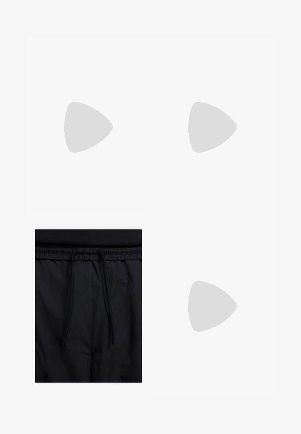 Svarta och vita t-shirts med rund hals, kort ärm, tillverkade av bomullstyg, slät textur, med varumärke på halsringningen.; Svarta shorts med dragsko i midjan, lättviktig tyg med en slät yta och en enkel design utan synliga logotyper eller mönster.; Svarta sportskor med texturerat tyg och gummisulor, med elastiska snörningar och en blå detalj på hälen. Bärs med ljusa jeans.; Svarta solglasögon med rektangulär form, mörka linser, silverdetaljer vid skalmarna och en matt yta på ramen.