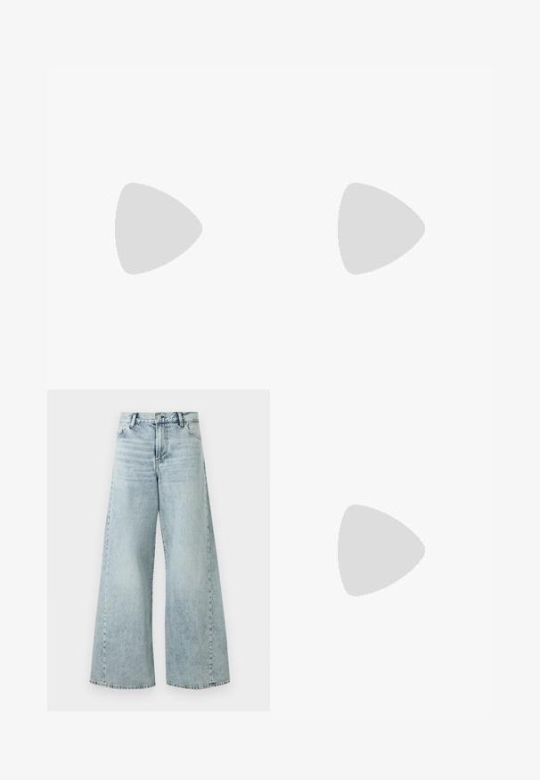 Kortærmet cykeltrøje i lys blå, med lynlås foran, mesh sidepaneler og en kontrasterende sort mærkebånd i taljen.; Lysblå denim bukser med bred ben og høj talje, med knaplukning, fem lommer og frynset kant.; Hvide lædersneakers med en lyseblå hælpude, der har et rødt, hvidt og blåt logo på siden og en tekstureret gummisål.; Sort syntetisk håndtaske med toppløftshåndtag, aftagelig skulderrem, rund form, glat tekstur og sølvlogo på forsiden.