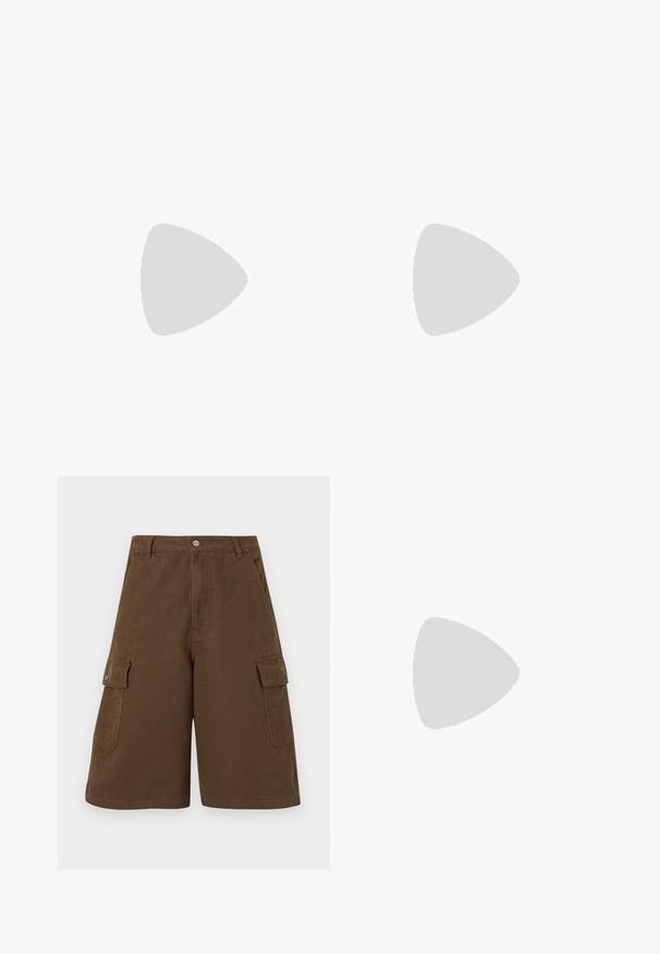 Tricou alb din bumbac, cu un grafic colorat ce prezintă două figuri, una cu un design solar și cealaltă cu un model pătat, având textul "VOLCOM".; Pantaloni scurți cargo de culoare maro, cu o croială dreaptă, două buzunare laterale și închidere frontală cu nasture. Fabricat dintr-un material de bumbac durabil cu un finisaj mat.; Pantofii sport gri sunt realizați dintr-un amestec de plasă și piele întoarsă, cu accente albe, o talpă bine îmbrăcată și un design distinctiv cu elemente reflectorizante.; Ochelari de soare negri, tip wraparound, cu lentile verde închis. Finisaj mat, design curbat, cu brațe drepte și branding subtil pe lateral.