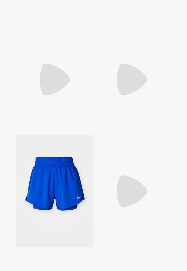 Hvid ærmeløs sports tanktop lavet af glat stof, med rund halsudskæring og et lille sort Nike logo på brystet.; Blå sportsshorts med elastisk talje, indvendig foring og sidesprækker for mobilitet. Et lille hvidt logo er synligt på den nederste side.; Løbesko med en let cremelæder overdel, blå branding og orange detaljer på sålen. Mesh-struktur for åndbarhed.; Hvide ramme-solbriller med store, gradienslinser, der har en pink til lys orange tone, fremhævet af et blåt næsestykke og logo detajer.