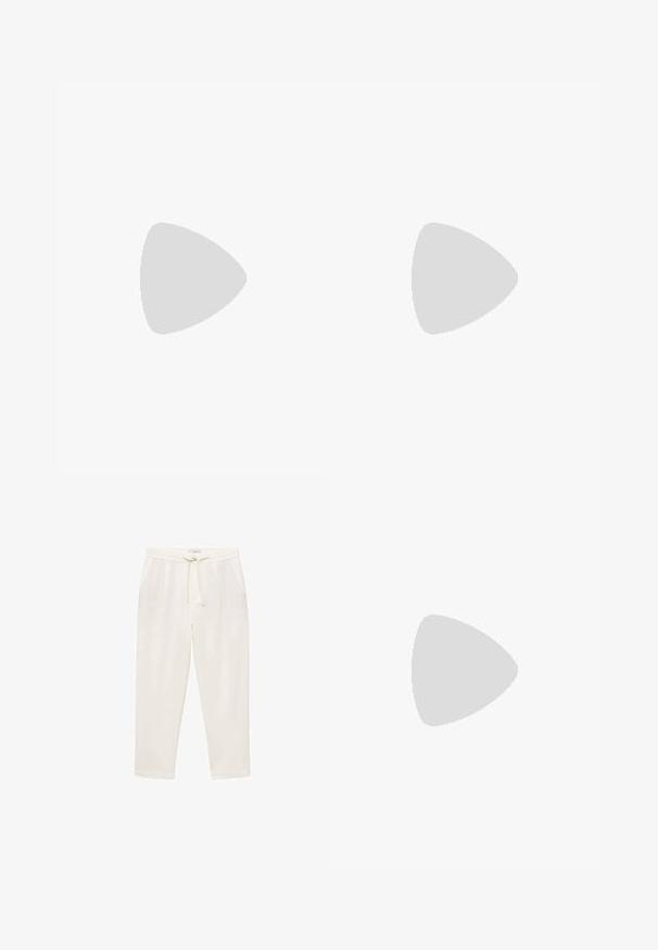 T-shirt verde chiaro a maniche corte con un motivo texture, collo rotondo e un piccolo etichetta bianca all'orlo. Materiale morbido in cotone misto.; Pantaloni jogger color crema chiaro realizzati in tessuto morbido, con vita elasticizzata e cordino, tasche laterali e gambe affusolate.; Scarpe in suede marrone con profilo basso, design con lacci, suola in gomma e dettagli di cucitura a contrasto. Stile semplice e funzionale.; Borsa per laptop in pelle marrone con superficie texturizzata, doppi manici superiori, cinturino regolabile e due fibbie frontali per un tocco di originalità.