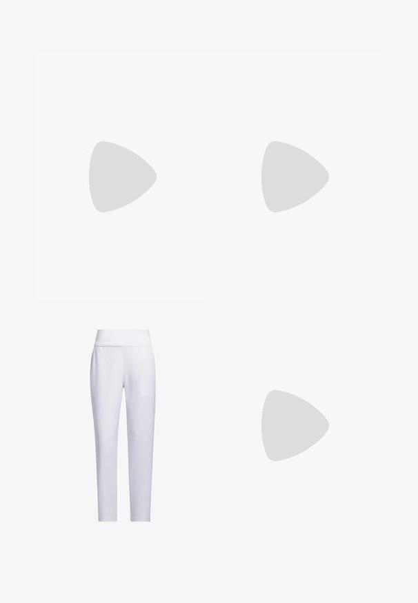 Šviesiai mėlyna ilgomis rankovėmis polo marškinėliai su užtrauktuku apykaklėje, tekstūruota medžiaga ir prigludusi konstrukcija, skirta slinei išvaizdai.; Baltos, prigludusios kelnės su plačiu juosmeniu, lygiu paviršiumi ir be matomų kišenių ar raštų, turinčios siaurėjančią kojų liniją.; Baltieji golfo batai su sintetine viršutinė dalimi, tekstūruotais intarpais ir raištelių dizainu. Ypatumai: ryškūs pado smaigaliai ir paminkštinti vidpadžiai.; Juodas odinis krepšys per petį su auksinės spalvos metaliniais akcentais ir reguliuojama juosta, turintis lygią tekstūrą ir išlenktą formą.