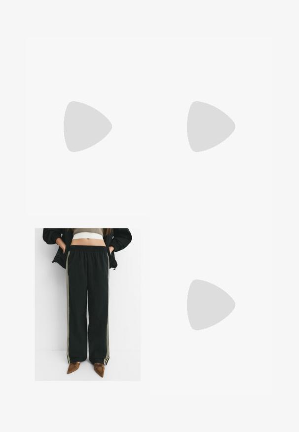 Tricou alb crop cu mânecă lungă, confecționat dintr-un material moale, are guler rotund și un croi lejer cu mâneci cu manșetă. Design simplu și curat.; Pantaloni joggeri negri, lejeri, cu talie elastică și buzunare laterale, având dungi contrastante de un bej deschis pe lungimea picioarelor.; Botine negre până la gleznă, fabricate din piele lucioasă, cu vârf ascuțit și toc subțire, având o textură netedă și un design minimal.; Geantă de umăr din piele neagră cu închidere cu fermoar, având un corp texturat, cusături albe și o curea cu ochiuri argintii.