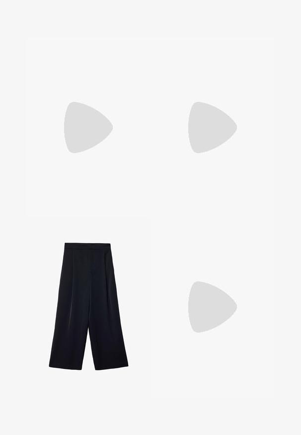 Vero Moda VMAVA PLAIN - Základné tričko - golden spice; Široké čierne nohavice vyrobené z ľahkého materiálu. Majú skladaný predok, vysoký pás a voľný strih okolo nôh.; Čierne platformové podpätky so špicatou špičkou a nastaviteľným členkovým remienkom. Vyrobené z hladkej kože a so robustným blokovým podpätkom.; Hnedá kožená kabelka cez telo s zakriveným tvarom, zlatými kovovými doplnkami a akcentom s prackou. Obsahuje odnímateľný ramenný popruh.