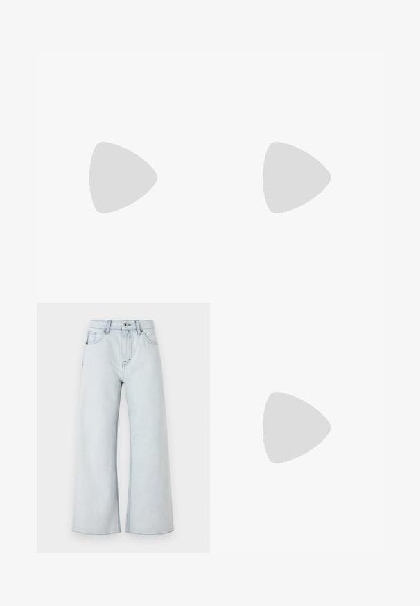 Olivenfarvet t-shirt med korte ærmer lavet af blødt stof, med rund halsudskæring og en afslappet pasform, præsenteret mod en hvid baggrund.; Lysblå jeans med bred benedesign, lavet af denim. Funktioner fem lomme-stil, bæltestropper og knaplukning.; Sorte ruskind højhælede sandaler til kvinder med slanke stropper og en guldbuckle på hvid baggrund, set fra siden.; Sort læderhandbag med en struktureret rektangulær form. Har et gyldent ovalt lås og en tynd skulderrem. Glat tekstur.