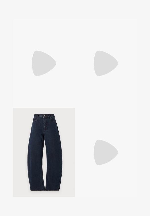 Braunes, ärmelloses Top mit einem strukturierten, offenen Strickdesign und einem gewellten Ausschnitt; verfügt über dekorative Nähte am Saum.; Hoch taillierte, weit geschnittene Jeans aus dunkelblauem Denim. Mit Knopfverschluss, fünf Taschen und subtiler Textur. Keine sichtbaren Muster oder Akzente.; Spitz zulaufender Slingback-Absatzschuh aus glänzendem, dunkelbraunem Kunstcrocodilleder. Verfügt über einen goldfarbenen geometrischen Absatz und einen verstellbaren Knöchelriemen.; Braune strukturierte Ledertasche mit goldener Kettenriemen und Klappenverschluss. Die Vorderseite zeigt ein Logo-Detail und eine Tasche unter der Klappe.