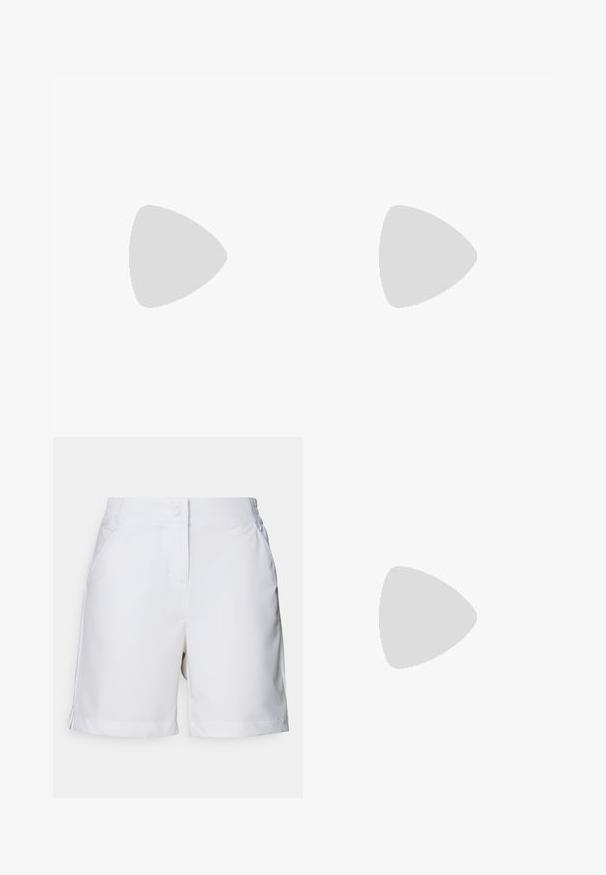 Námornícky modrá polokošela s krátkymi rukávmi, s textúrovaným vzorom rebrového pletenia, gombíkovým golierom a malým logom pri spodnom leme.; Biele šortky vyrobené z ľahkej tkaniny, so hladkou textúrou, elastickým pásom a bočnými vreckami s jednoduchým dizajnom.; Biele športové topánky s hladkým textúrovaným zvrškom, perforovanými dizajnovými akcentami, gumovou podrážkou a béžovým detailom na podpätku.; Hnedá kožená taška na rameno s oblým tvarom a zlatými kovovými detailmi. Modelka má na sebe krémový pletený sveter a modré džínsy.