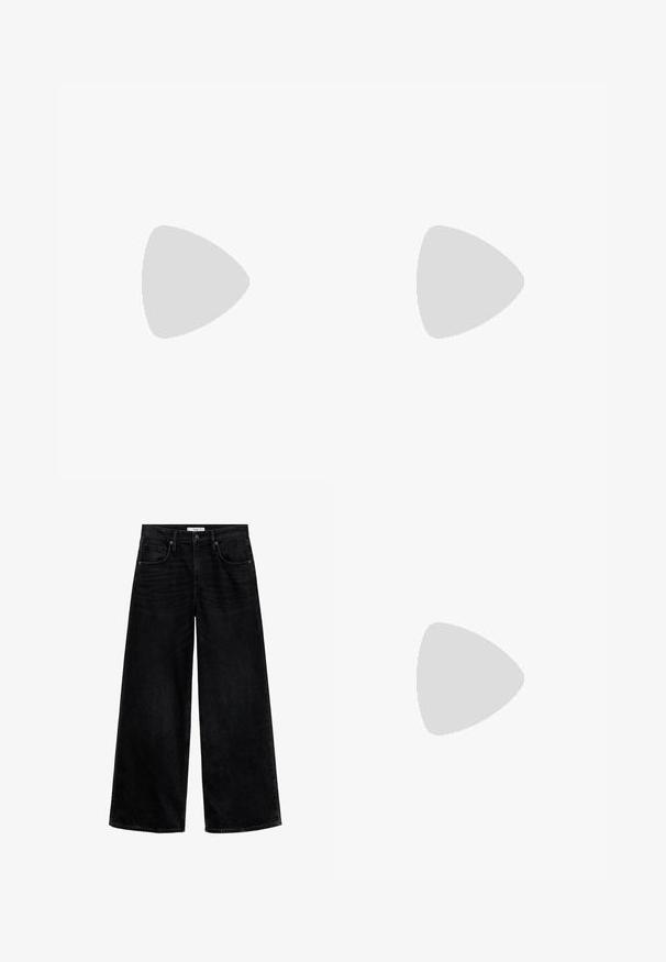 Next OVERSIZED  beżowy; Czarne dżinsy o szerokich nogawkach, wykonane z denimu, z wysokim stanem, pięcioma kieszeniami i prostym, czystym designem bez zdobień.; Beżowe szpilki slingback z ostrym noskiem, cienkimi skrzyżowanymi paskami i niskim obcasem stiletto. Gładki materiał z akcentami w kolorze złota.; Brązowe okulary w motyle z owalnymi soczewkami, cienkimi ramionami i przezroczystymi akcentami. Posiadają subtelne logo na zauszniku. Smukły, lekki design.; Jasnoniebieska torebka o sztywnym kształcie, wykonana z gładkiej skóry, z dwoma uchwytami i trójkątnym logo marki z przodu. Zamek błyskawiczny.