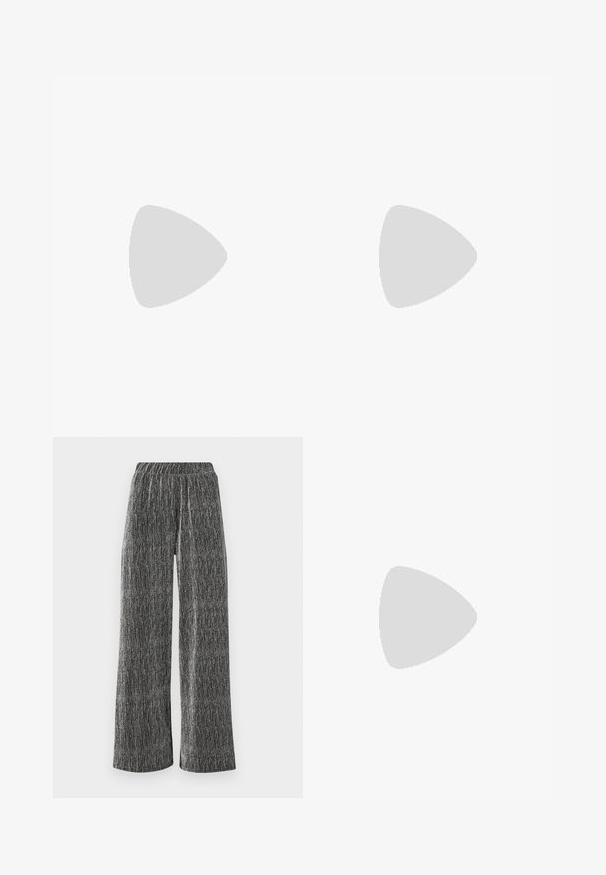 Camiseta de manga larga en negro con hilos metálicos plateados. Presenta un escote redondeado y una silueta ajustada con acanalado texturizado.; Pantalones de pierna ancha en un material texturizado, negro y plateado, con una cinturilla elástica ajustada y un patrón de rayas verticales.; Zapato plano de cuero rojo con punta afilada, que presenta una correa lateral con una hebilla de metal y un tacón bajo negro. Textura suave en toda su superficie.; Gafas de sol rectangulares negras con lentes oscuros y un marco de plástico liso y brillante. Los detalles notables incluyen pequeños acentos metálicos en las patillas.