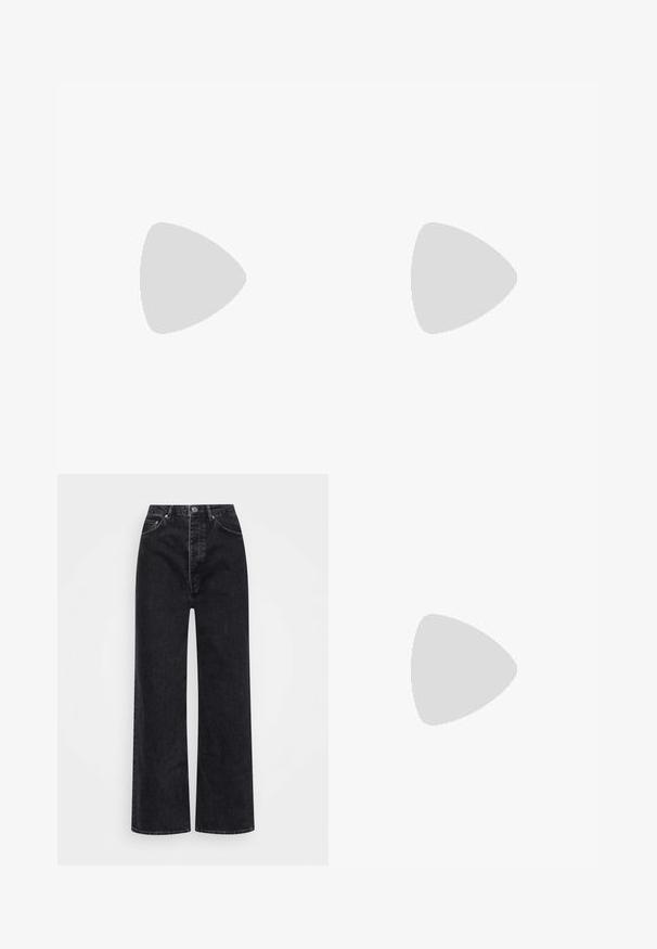 Sort top med en afrundet udskæring og korte puffede ærmer. Struktureret stof med smockdetaljer ved ærmeslutterne.; Sorte breddebenede jeans lavet af denim, med høj talje, fem-lomme design og lynlås med knaplukning.; Sorte læder penny loafers med et slankt design, syede detaljer og en rund tå, hvilede over en sølvfarvet polstret overflade.; Sølv hoop øreringe med et glat, buet design. Metallet er poleret og har minimalistisk hardware samt et subtilt indgraveret logo.