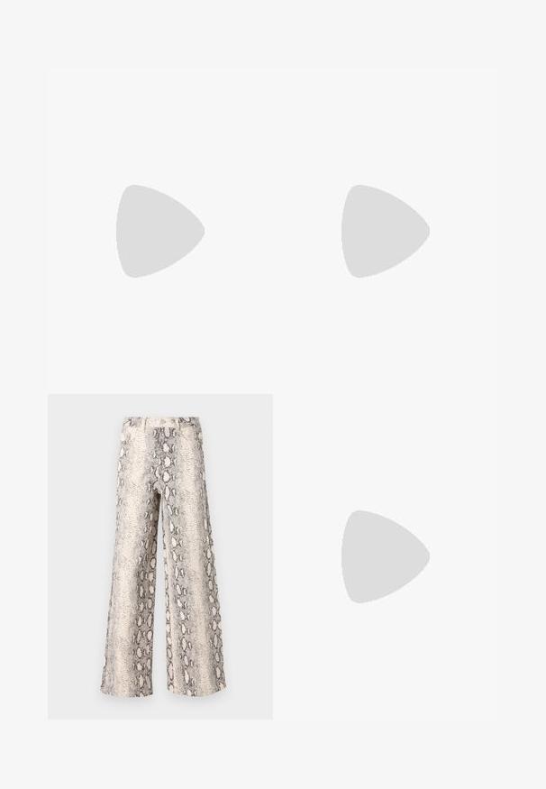 Viršutinė dalis be petnešų, pagaminta iš audinio su šviesiai grietinėlės spalvos pagrindu ir tamsiai ruda įstrižainėmis. Yra raukšlėjimas juosmenyje ir kaklo apykaklė.; Plati kelnės su gyvatės raštu, turinčios kreminės ir pilkos spalvų schemą, pagamintos iš tekstūruoto audinio su aukštu liemeniu.; Rudi zomšos loaferiai su sklandžia tekstūra, turintys dirželį su auksinės spalvos akcentu ir subtiliais frakciniais mikroelementais ant piršto. Lygus padas.; Ruda odinė hobo kuprinė su suapvalinta forma, turinti auksinius aksesuarus ir kontrastingą siuvinėjimą. Derinama su džinsiniu marškinėliu ir džinsais.