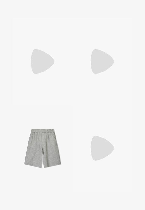 Črna dolgoročna majica s kapuco v obliki v-izreza z velikim belim logotipom Nike in abstraktnim grafičnim dizajnom, ki vključuje teksturirano tkanino in kontrastno belo ploščo.; Sive kratke hlače iz bombaža z elastičnim pasom, ki imajo stranske žepke in sproščen kroj. Gladka tekstura in dolžina do kolen.; Srebrni in črni športni čevlji z mrežastim zgornjim delom, oblazinjeno podplatom, vezanjem in podrobnostmi blagovne znamke na strani.; Sončna očala z elegantnim, svetlo sivim plastičnim okvirjem, obliko, ki se ovija okoli glave, temnimi lečami in gladko teksturo. Na strani imajo minimalno blagovno znamko.