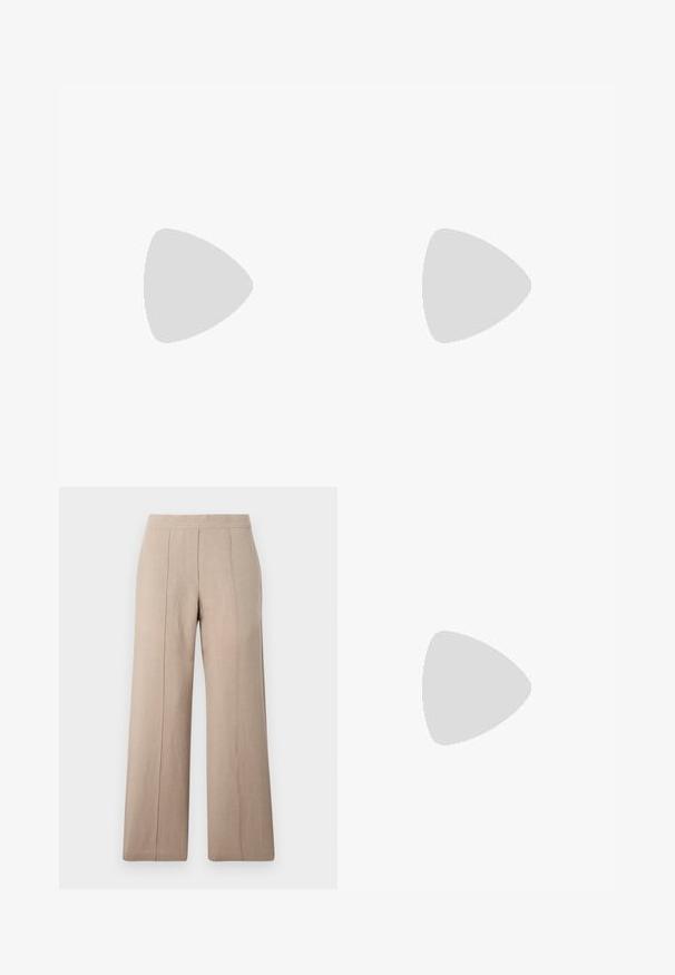 Lichtgrijs T-shirt met korte mouwen van zachte stof, met een ronde hals en opgerolde mouwen, met een relaxte pasvorm.; Beige wijdvallende broek gemaakt van lichtgewicht stof, met voorplooien, een gladde tailleband en een recht model met nette zomen.; Zwarte hoge hak sandaal met een gevlochten bandontwerp, vierkante teen en verstelbare enkelband. Lichtbeige voetbed met een glanzende zwarte hak.; Zwarte leren schoudertas met een gebogen vorm, ritssluiting en verstelbare band. Heeft nu ook reliëfbranding aan de voorkant.
