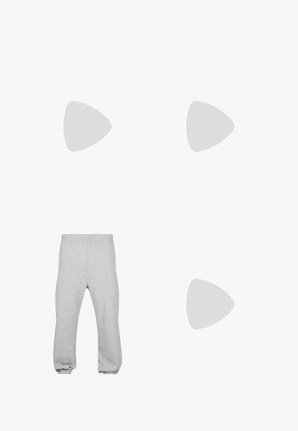 Pier One Pikkade varrukatega topp - navy; Hallide hallid puuvillasegusest kangast dressipüksid, millel on elastne vöökoht, kitsenevad jalad ja mansetid. Lihtne disain, ilma mustriteta.; Mustad mustade kõrgete tossudega, millel on valge tallaga ja valged paelad, koos vaba sinise denimidega, mis puhkavad hallil piiridel.; Pruunist nahast nädalavahetuse kott, millel on lukuga sulgur, topeltkäepidemed, reguleeritav õlavarre rihm ja nähtavad tekstuurimustrid pinnal.