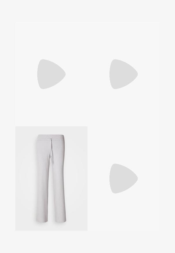 Balta tinklinė ilgomis rankovėmis marškiniai su rudomis satino apykakle. Priekyje yra rudai užrašytas "new balance" logotipas. Kasdieniškas sportinis dizainas.; Šviesiai pilkos, raižytos medžiagos poilsio kelnės su raišteliu juosmenyje ir plačiomis kojomis. Sklandus paviršius, ilga sukirpimo forma.; Juodas lakuotas odos sandalai su žemu kulnu, turintys kryžmines juostas ir reguliuojamą kulkšnies dirželį. Lygus, blizgus paviršius.; Juodas odinis krepšys su išlenkta forma, nuimamu dirželiu ir auksiniais detalėmis. Krepšys turi kilpą su sagtimi.