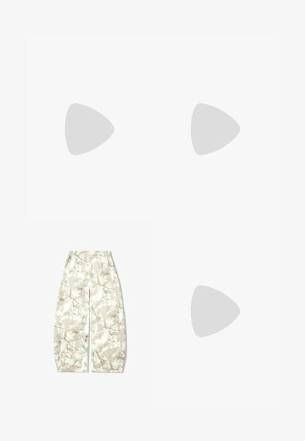 Top de piersici cu bretele subțiri, având un imprimeu grafic negru al brandului "Volcom" și diverse desene, inclusiv capete de mort și forme.; Pantaloni ușori, cu croi lejer, într-o nuanță cremă cu un model subtil de frunze verzi și maronii. Au talie elastică pentru confort.; Sandale negre cu talpă texturată, bretele subțiri și talpă din cauciuc, având o linie de accent verde și albastră de-a lungul bazei.; Geantă hobo din piele neagră, cu un design lejer, curea lată pentru umăr și textură netedă. Prezintă un singur închidere cu fermoar pe lateral.