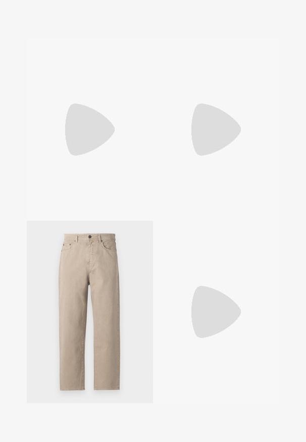 Korallivärvi polo särk, mis on valmistatud puuvillast, klassikalise kraega, kolme nupuga sääretasku ja CK logo tikitud rinnale. Lühikesed varrukad.; Beige puuvillased püksid otselegaaniga, millel on nööbiga kinnitus, viis taskut ja peened õmblusdetailid. Sile tekstuur.; Beežid nahast tossud ümarate varvastega, paeltega esiosa ja tekstuuriga tagakontuuriga. Valge kummist tallapakkumine loob kontrasti. Lihtne ja kaasaegne disain.; Mustade ristküliku kuju prillid tumedate läätsedega, millel on eriline kuju ja bränding templil. Kanda inimese poolt, kellel on seljas roheline särk.