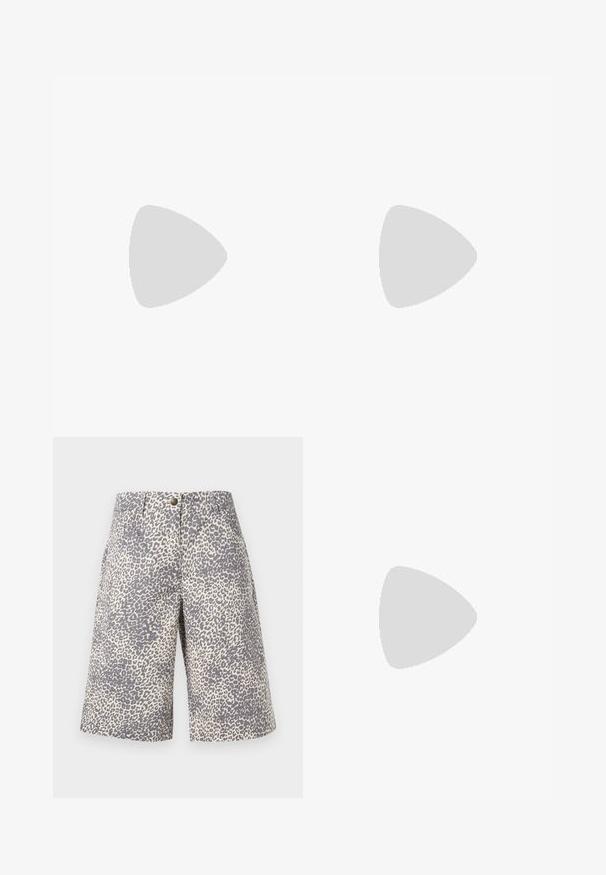 Kortermet gul genser laget av strukturert strikket materiale, med rund halsutskjæring og løs passform, samt en rett kant.; Lepardmønstret shorts i lys beige og grå, med knaplukning og skræddersyet design, med en glat tekstur og knælang længde.; Hvite lær sneakers med beige semsket detaljer, perforert tåboks, flate lisser og en teksturert kremfarget såle. Har subtil branding på hælen.; Hvit vegan lær handbag med buet design, med dekorativ snøring på sidene og en enkelt skulderrem.