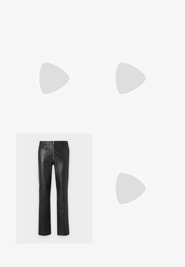 rag & bone HARBOR JOHNNY COLLAR - Poloshirts - black; Sorte læderbukser med slim fit, lige ben og en lynlåslukning foran samt to forlommer og en glat, blank finish.; Sorte læderloafers med en glat overflade, rund tå og en dekorativ strop over vampen. Lav hæl med stabeldesign, minimalistisk stil.; The Kooples SAC UNISEX - Skuldertasker - black