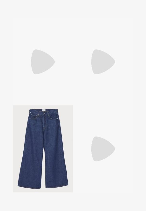 Kortermet T-skjorte med rund hals i lys grå, laget av myk stoff med en jevn tekstur og subtil søm på ermene og halslinjen.; Citizens of Humanity BEVERLY SLOUCH IN UNVEIL  - Jeans relaxed fit - 
dark-blue denim; Olivengrøn lær høststøvlette med rund tå, elastisk panel og en kraftig sort hæl. Glat tekstur og subtile quilting detaljer.; Svart, myk lærveske med et unikt vridd design. Har et kort håndtak og en avtakbar skulderrem. Minimalistisk stil.