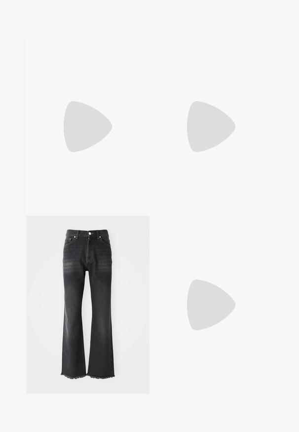 Juoda ilgomis rankovėmis sportinė marškinė su tekstūriniu grafikiniu piešiniu tamsiai pilkos spalvos, priekyje esančiu „MISHV“ ir „SPORT“ prekės ženklu.; Juodi plačios kojų džinsai su vidutiniu skalbimu, turi nusidėvėjusį galiuką, penkių kišenių dizainą ir metalinį mygtuko uždarymą. Pagaminti iš džinsinio audinio.; Bordo odiniai aulinukai su lygia tekstūra, šonu užtrauktukas, apvaliu nosiu ir žemu juodu kulnu, turi subtilių raukšlių ir minimalų siuvimą.; Suklėtos akiniai nuo saulės su rudais lęšiais, stačiakampio formos ir metalinėmis apdailomis ant rėmo. Išmanus dizainas su plonais šonais.