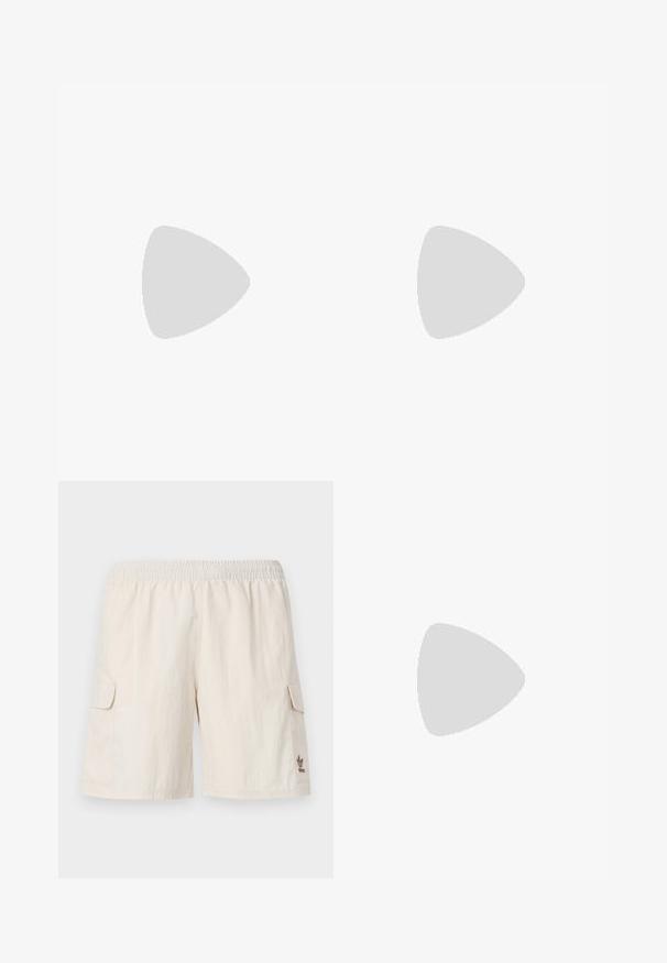 Polo de manga corta en crema con diseño de rayas azules. Presenta un cierre de botones en el frente y un cuello clásico. Fabricado en un tejido texturizado.; Pantalones cortos tipo cargo beige con una cintura elástica, dos bolsillos laterales y un pequeño logo en la parte inferior derecha. Tela suave y ligera.; Pantalones de pata de elefante de cuadros marrones y azules combinados con zapatos blancos con detalles en negro y suelas texturizadas, sobre un fondo verde.; Bolso mensajero negro hecho de material suave, con solapa plegable, herraje de cierre plateado y correa de hombro ajustable.