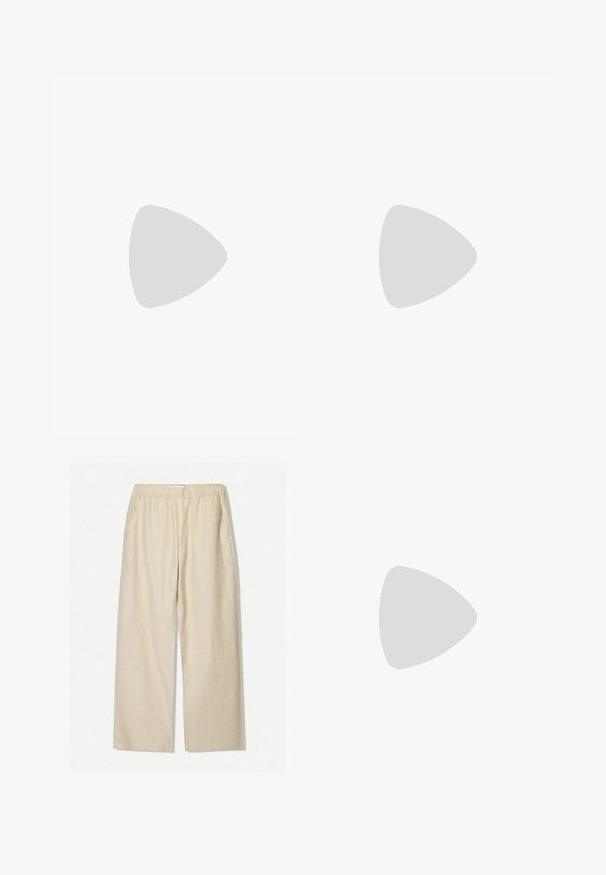 T-shirt en coton blanc présentant un design graphique d'un requin et d'éléments de plage. Texte "JAWS" en rouge gras, avec des images et des accents colorés.; Pantalons larges en lin beige avec une taille élastique et des poches latérales. Le tissu a une finition texturée et naturelle.; Sandales noires d'extérieur avec des sangles réglables en Velcro, semelle en caoutchouc, dessus texturé et conception robuste pour le confort et la durabilité.; Lunettes de soleil noires de forme rectangulaire, verres foncés, accents argentés aux tempes et finition mate sur la monture.