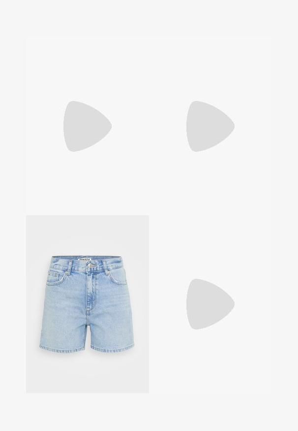 Even&Odd Petite 2 PACK - Top - black/egret; Hellblaue Jeansshorts im klassischen Fünf-Taschen-Design, mit Knopfverschluss und genähtem Saum. Weiche Textur mit leicht ausgewaschenem Aussehen.; Beige Ballerinas mit spitzem Zeh, einer Überlagerung aus Netzdesign und einem seitlichen Schnallenriemen. Flache Sohle mit glatter Textur.; Silberne Creolen mit einem Schleifen-Design, einer glatten Oberfläche und einer polierten Textur. Kompakter, minimalistischer Stil, geeignet für verschiedene Anlässe.