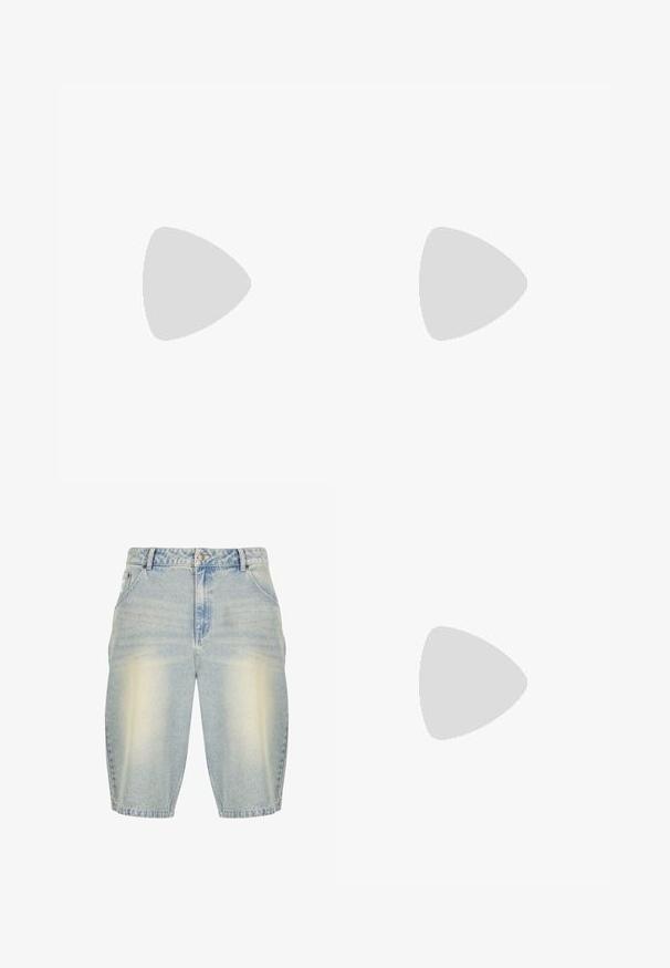 T-shirt in cotone verde menta chiaro con collo rotondo, maniche corte e un piccolo logo Vans nero sulla parte sinistra del petto.; Shorts in denim celeste con una finitura sbiadita, caratterizzati da un classico design a cinque tasche, passanti per la cintura e un taglio dritto.; Scarpa da ginnastica marrone e crema con tre strisce beige, materiali in pelle scamosciata e pelle, design con lacci e suola in gomma. Logo testuale sul lato.; Portafoglio marrone a quadri realizzato in pelle texturizzata con chiusura a zip e un compartimento frontale. Presenta un dettaglio del logo.