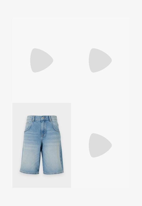 Kortærmet, lys mintgrøn top med en rund halsudskæring, der har et blomsterprint i pink og lilla, lavet af blødt, tekstureret stof.; Lysblå denimshorts med lige snit, fem-lomme design og knaplukning i taljen. Fadet struktur overalt.; Lyseblå bomulds T-shirt med korte puf ærmer, parret med højtaljede denim jeans. Modellen holder en lille pink håndtaske med kæde-rem.; Sister Jane PEPPER FLORAL RUFFLE BAG - Håndtasker - black